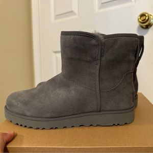 BNWT UGG Boots - Size 8.5 W - Gray / Ankle / Plush